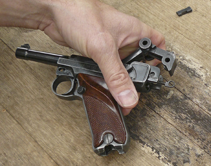 Note alignment and position of parts