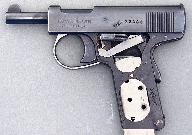 Harrington & Richardson .32 Caliber Self-Loading Pistol - Serial number 32286 - Lockwork & Grip Safety